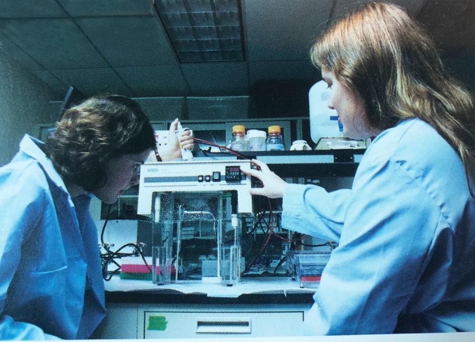 Melinda Decker MBA 02 in the chemistry lab